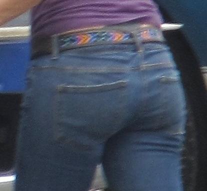 17P Beautiful Asses in Tight Jeans