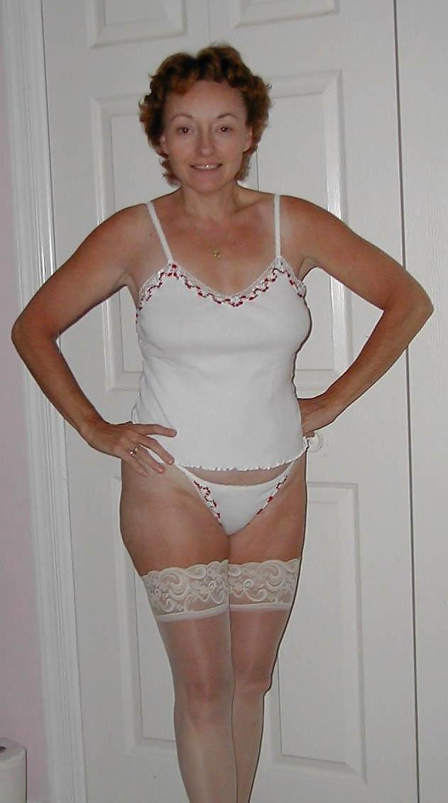 25P Horny Housewife 1