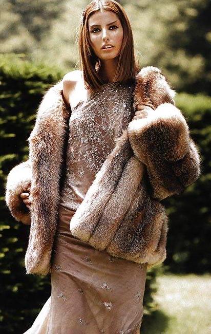 25P Women in fur