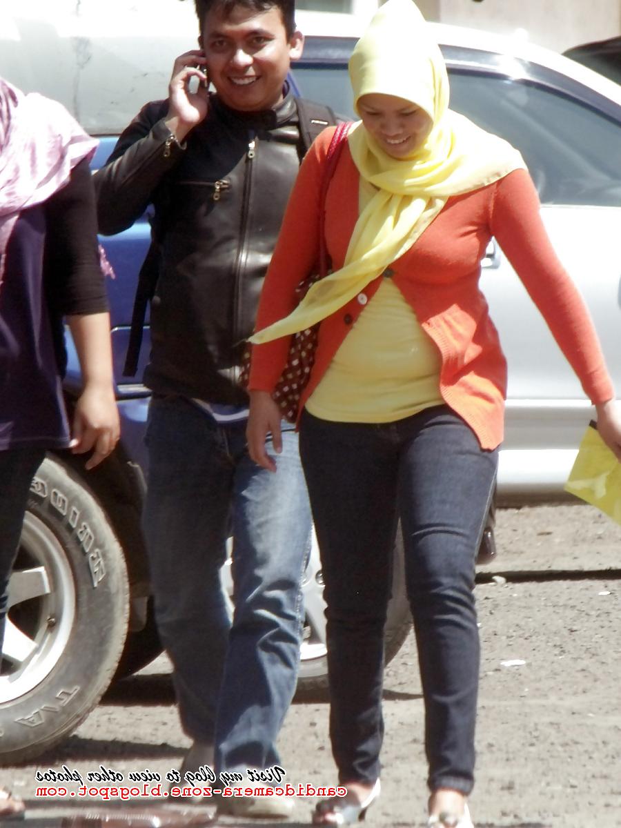 12P Candid Sexy Teen in Hijab, Tight Shirt & Tight Jeans