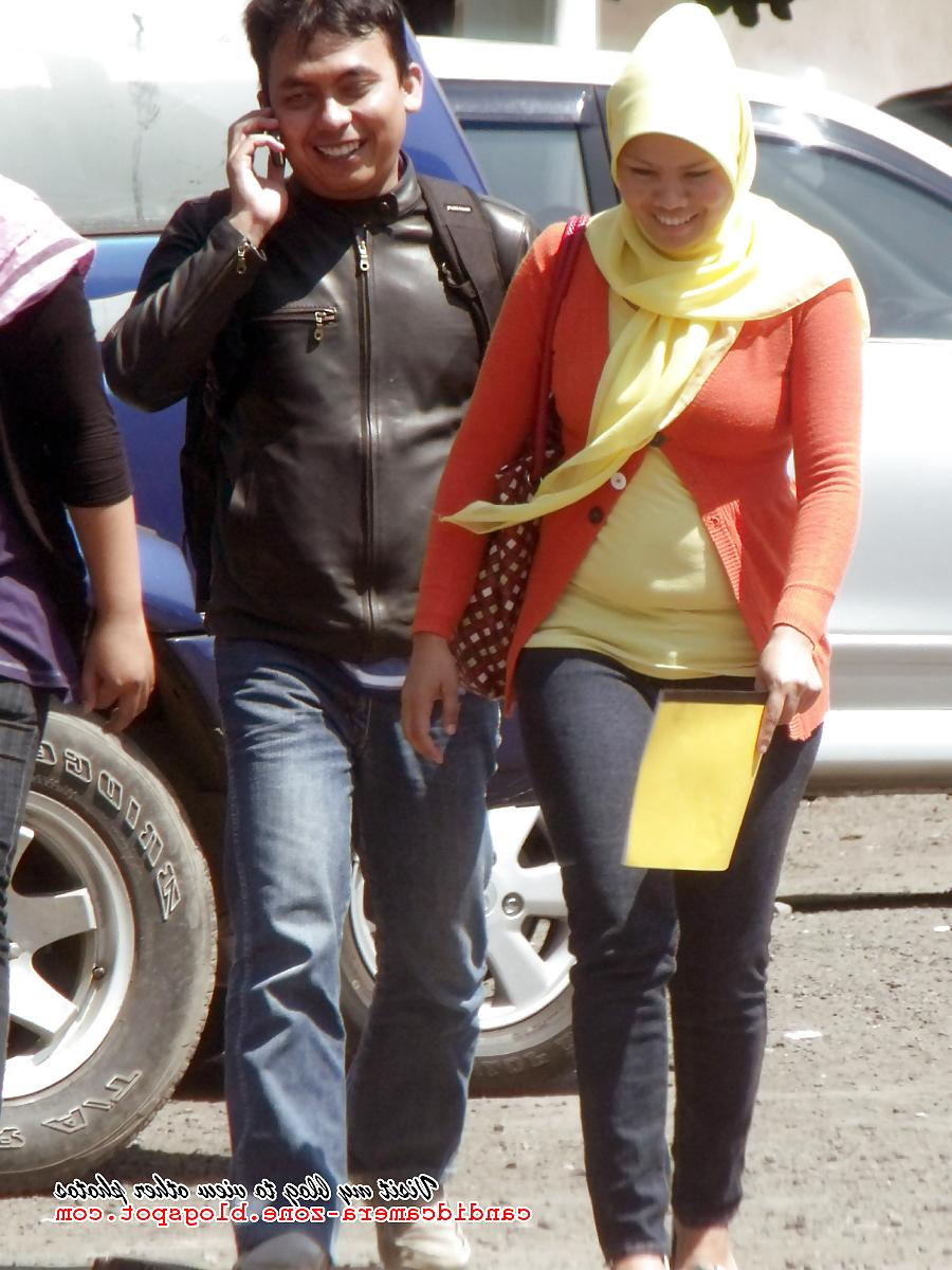 12P Candid Sexy Teen in Hijab, Tight Shirt & Tight Jeans