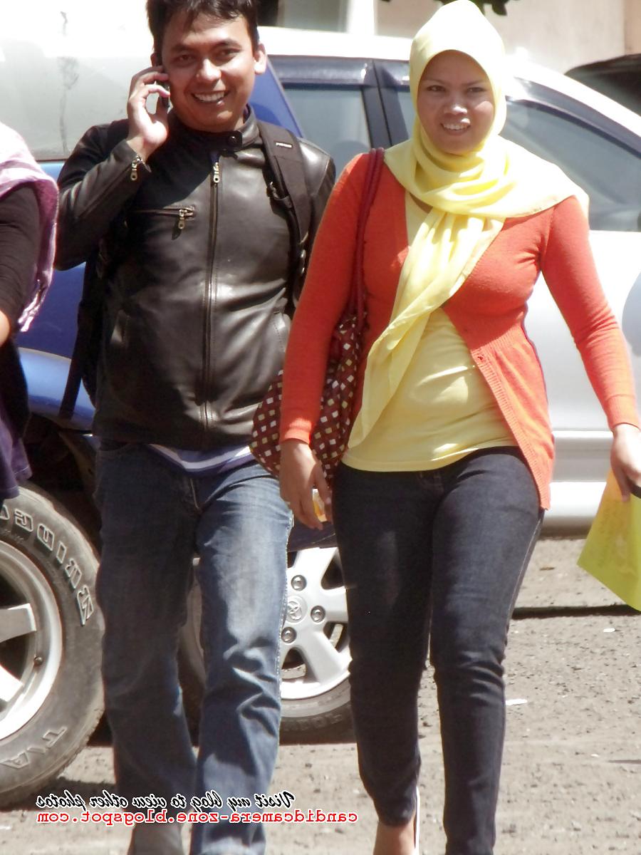 12P Candid Sexy Teen in Hijab, Tight Shirt & Tight Jeans
