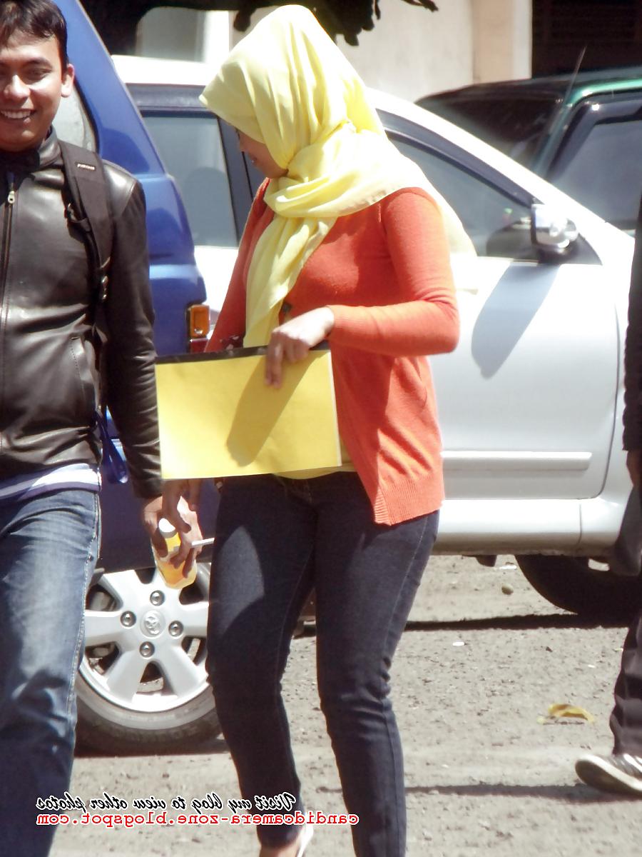 12P Candid Sexy Teen in Hijab, Tight Shirt & Tight Jeans