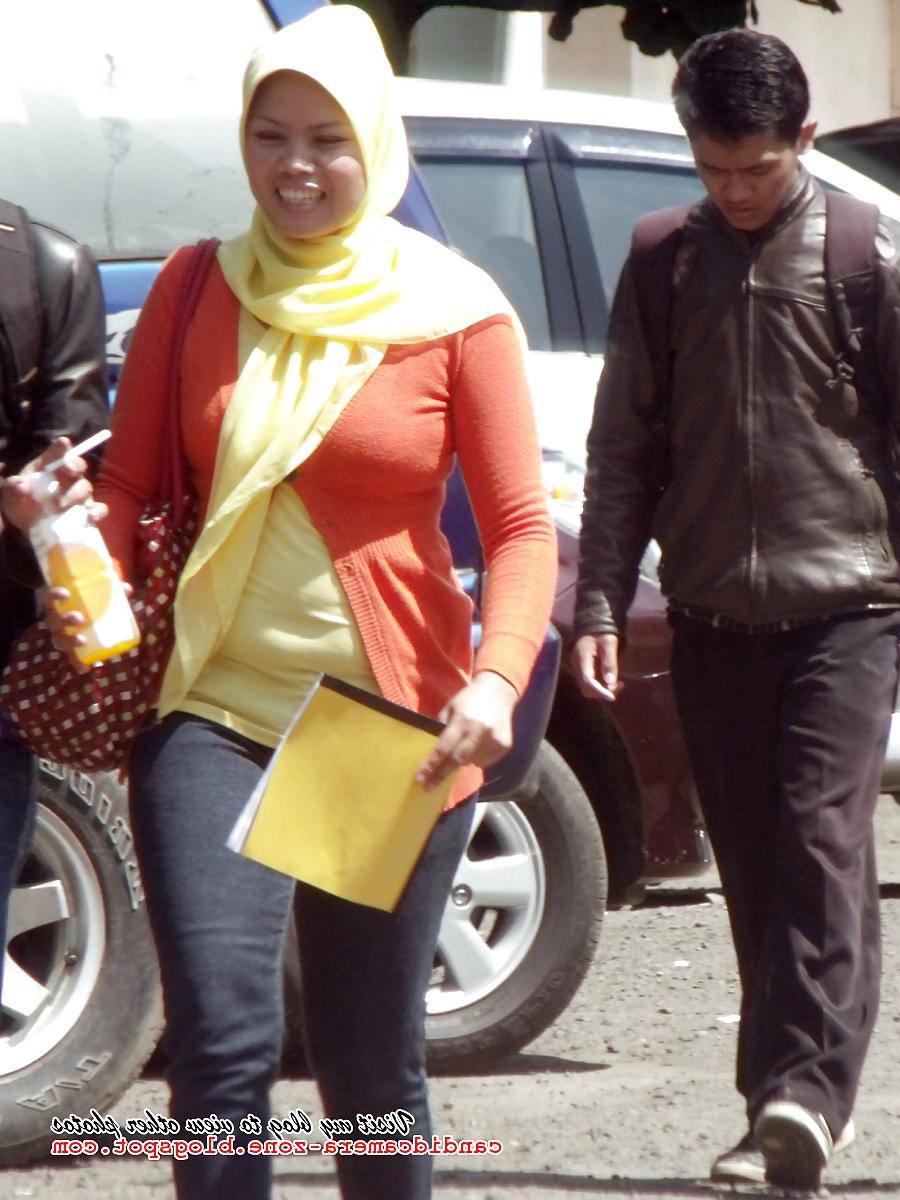 12P Candid Sexy Teen in Hijab, Tight Shirt & Tight Jeans