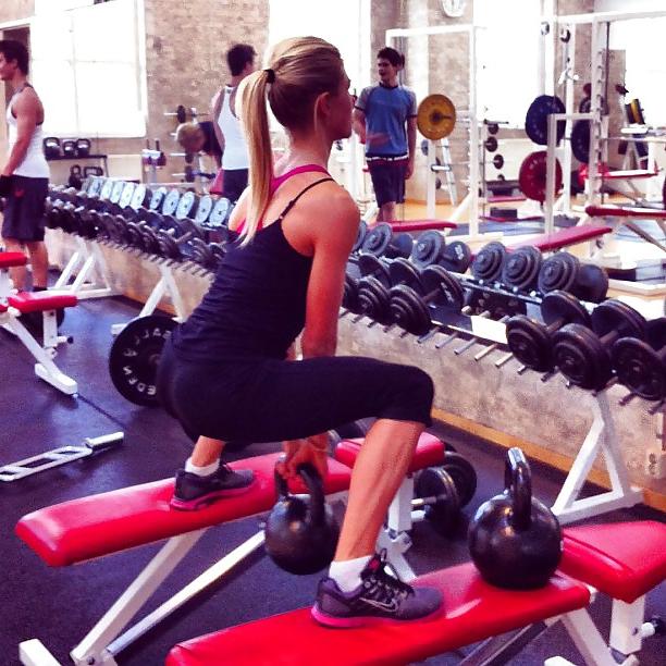 25P Athletic Ass Girls in Workout Clothes