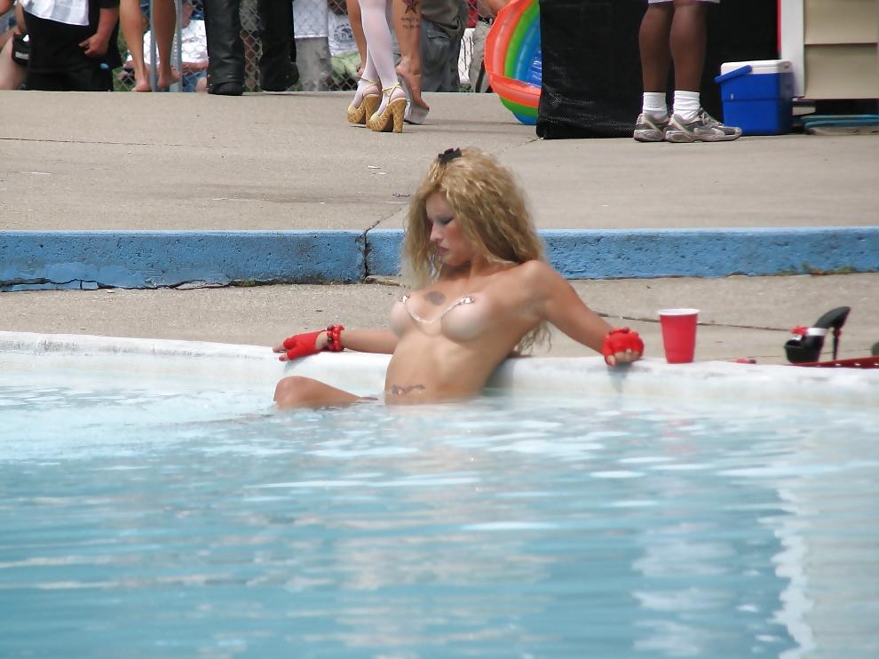 16P Perfect Blonde Stripper