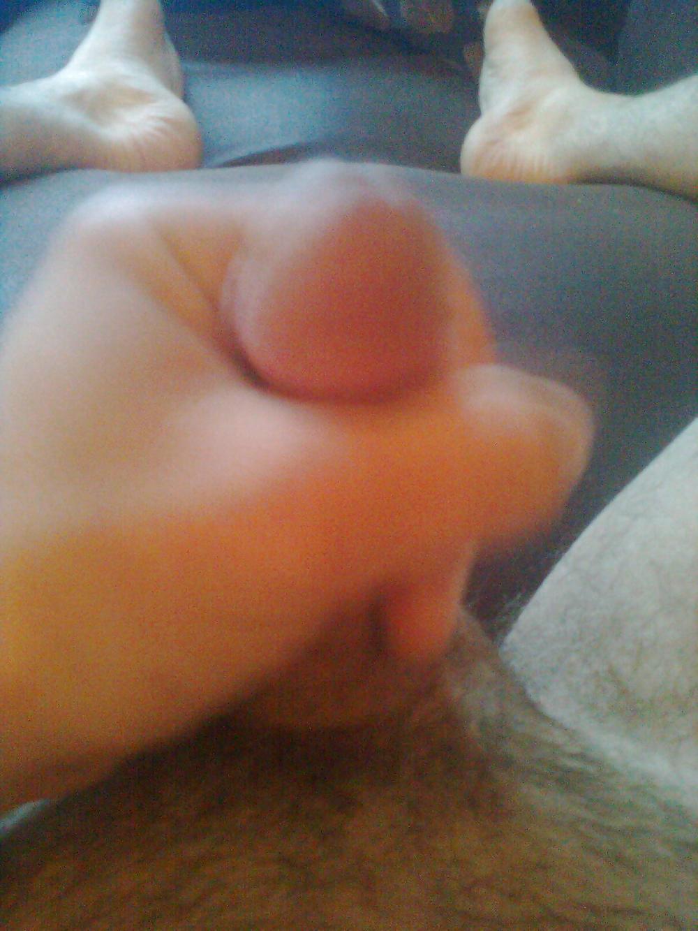 11P Wanking over porno