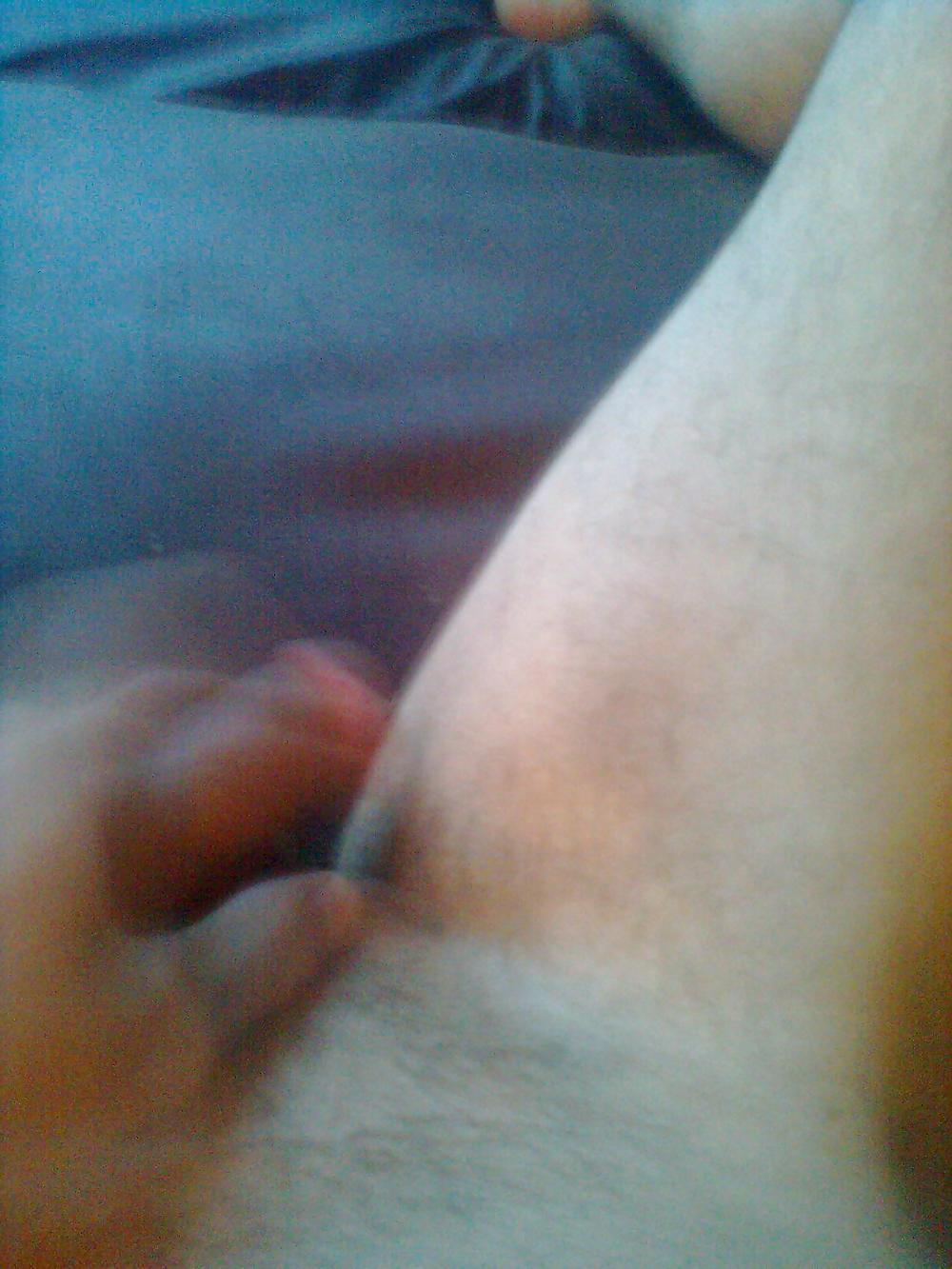 11P Wanking over porno