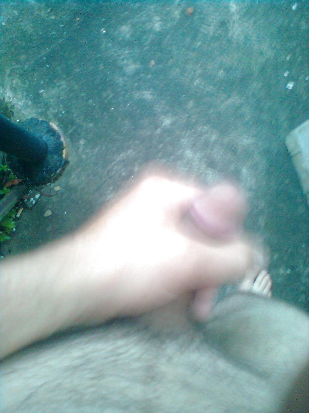 11P Wanking over porno