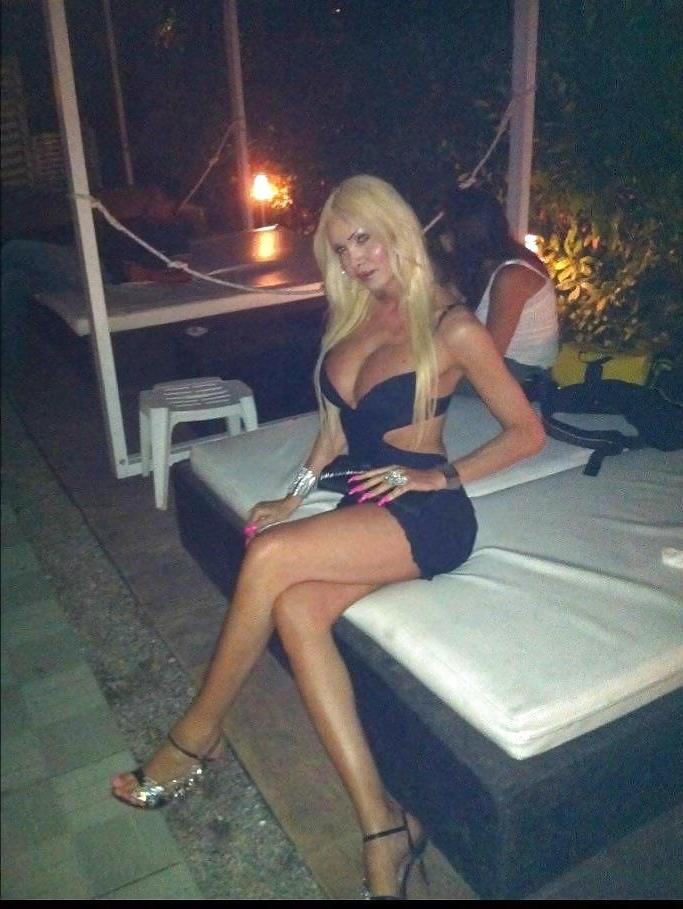 25P Big tits blonde - milf or shemale ?