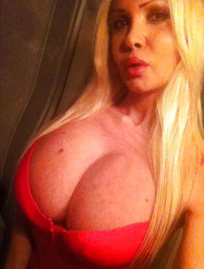25P Big tits blonde - milf or shemale ?