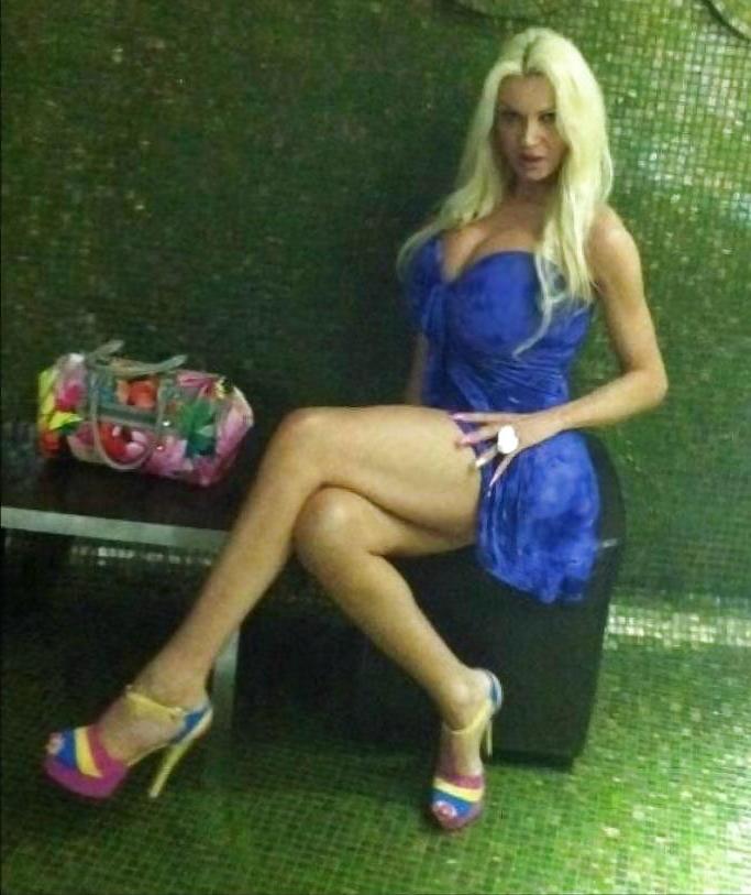 25P Big tits blonde - milf or shemale ?