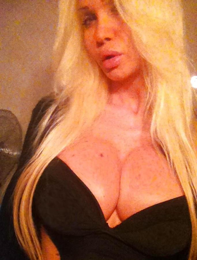 25P Big tits blonde - milf or shemale ?