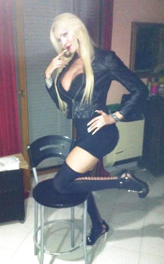 25P Big tits blonde - milf or shemale ?