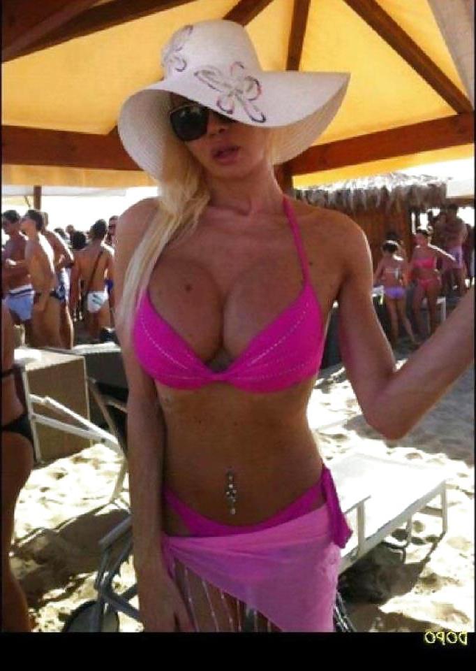 25P Big tits blonde - milf or shemale ?