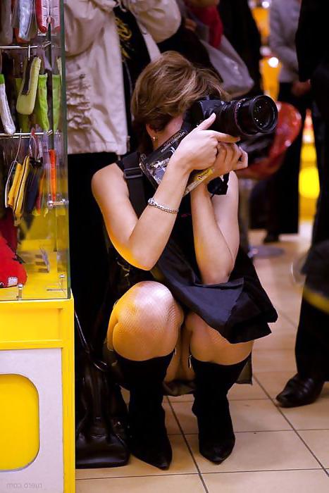 25P Impressive show your girls upskirt and pussy