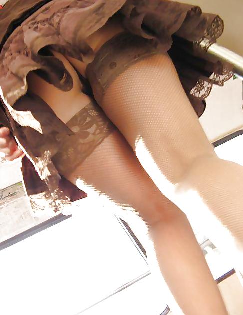 25P Impressive show your girls upskirt and pussy