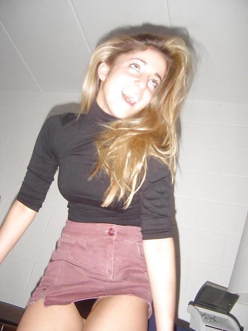 25P Impressive show your girls upskirt and pussy
