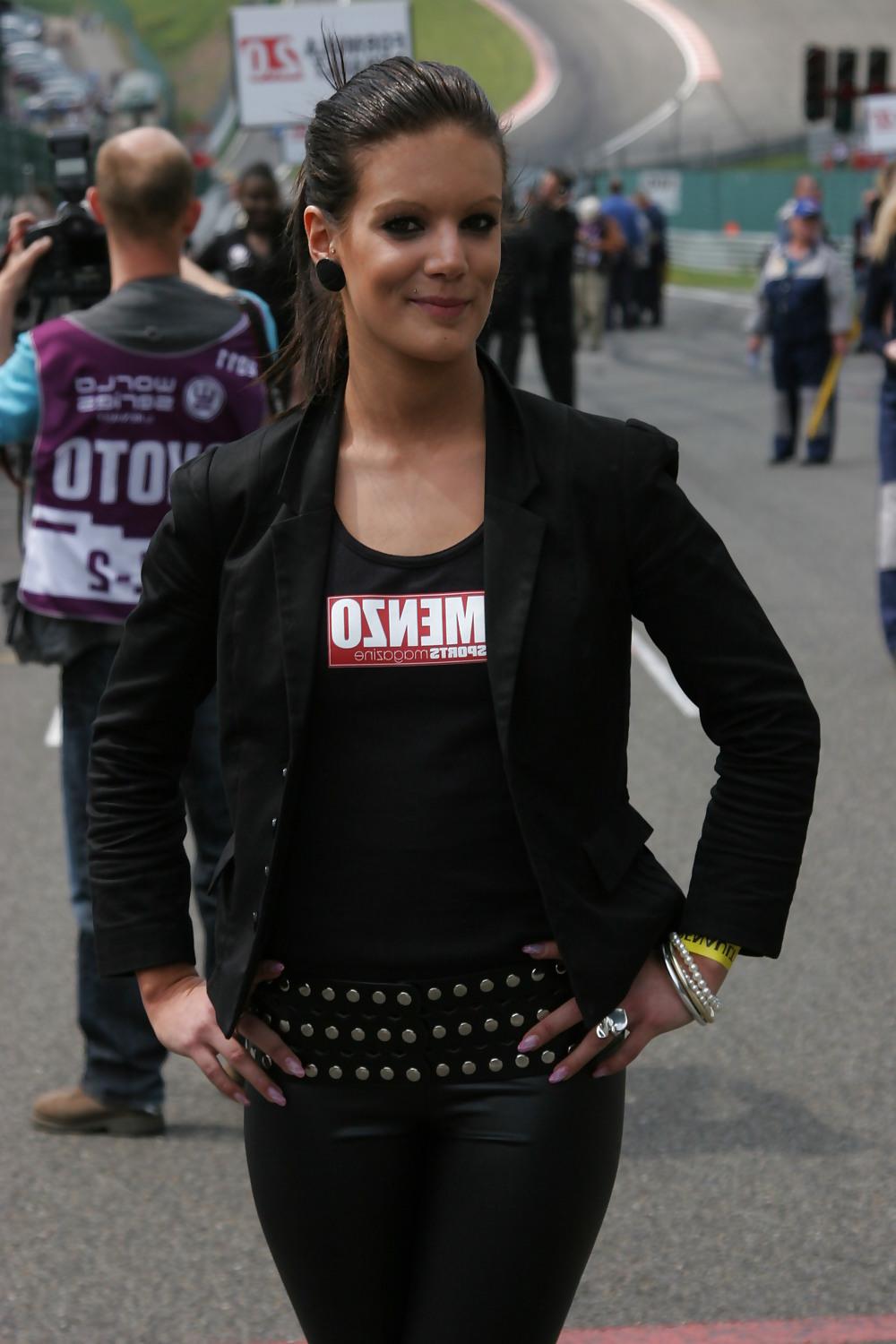 25P Cute girls from show or motorsport