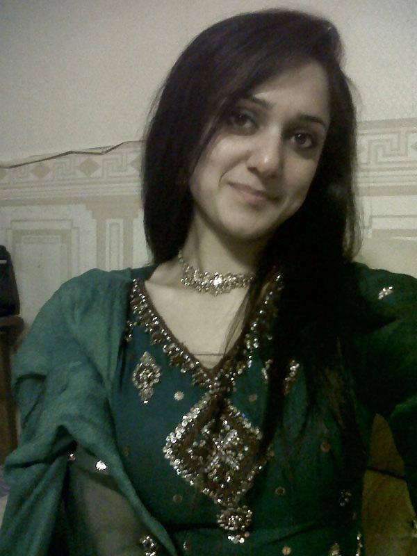 18P My aunty homely photos