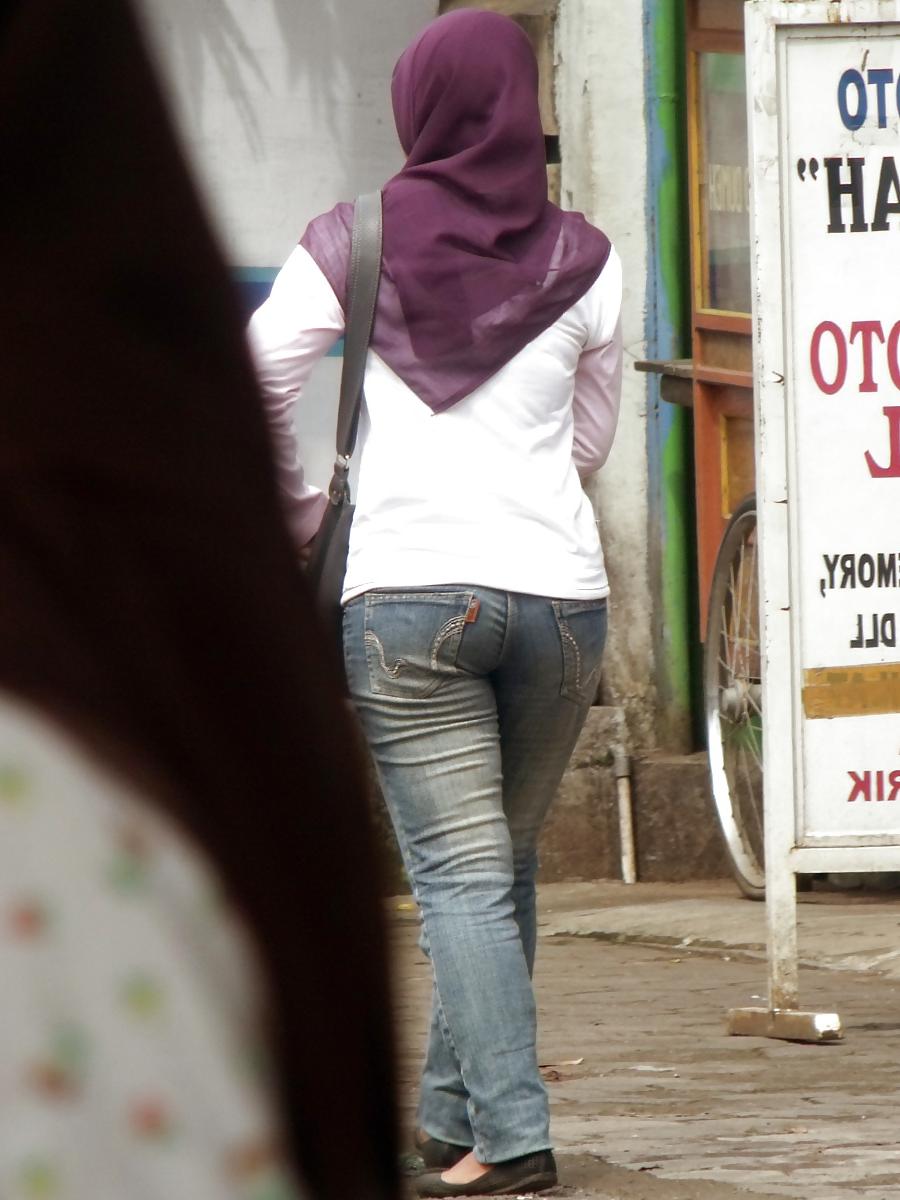6P Sexy Teen in Hijab & Tight Jeans