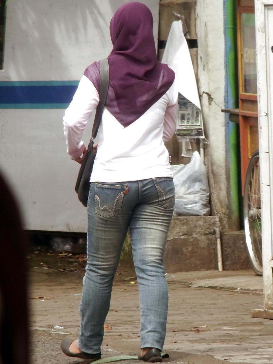 6P Sexy Teen in Hijab & Tight Jeans