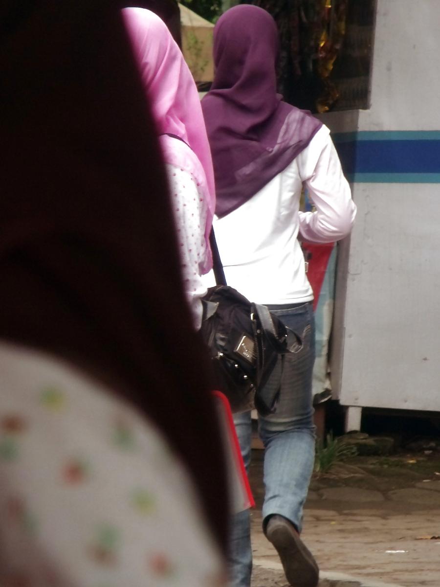6P Sexy Teen in Hijab & Tight Jeans