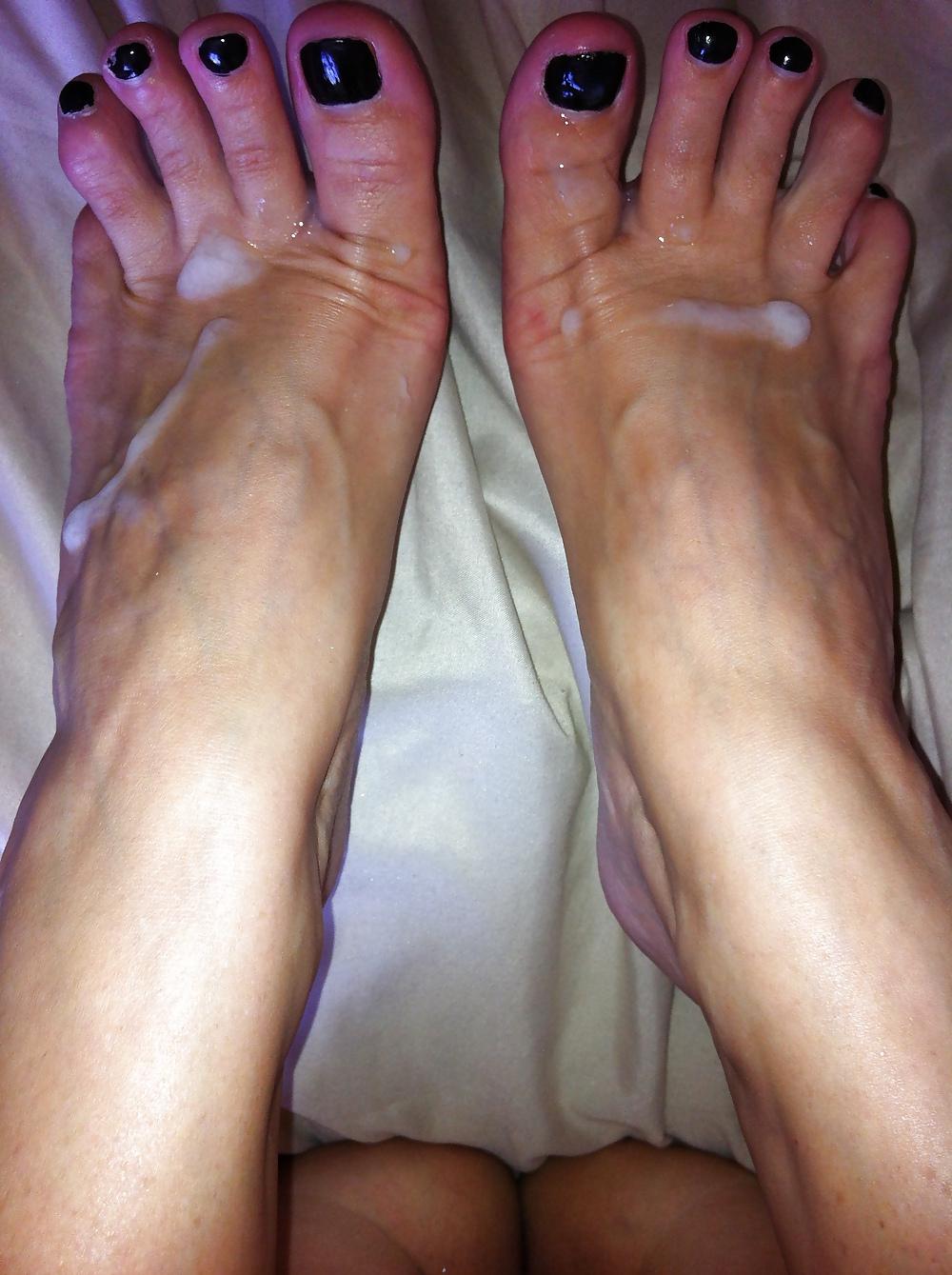 5P Had to cum over her beautiful feet again i luv it