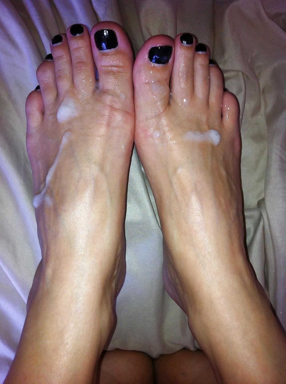 5P Had to cum over her beautiful feet again i luv it