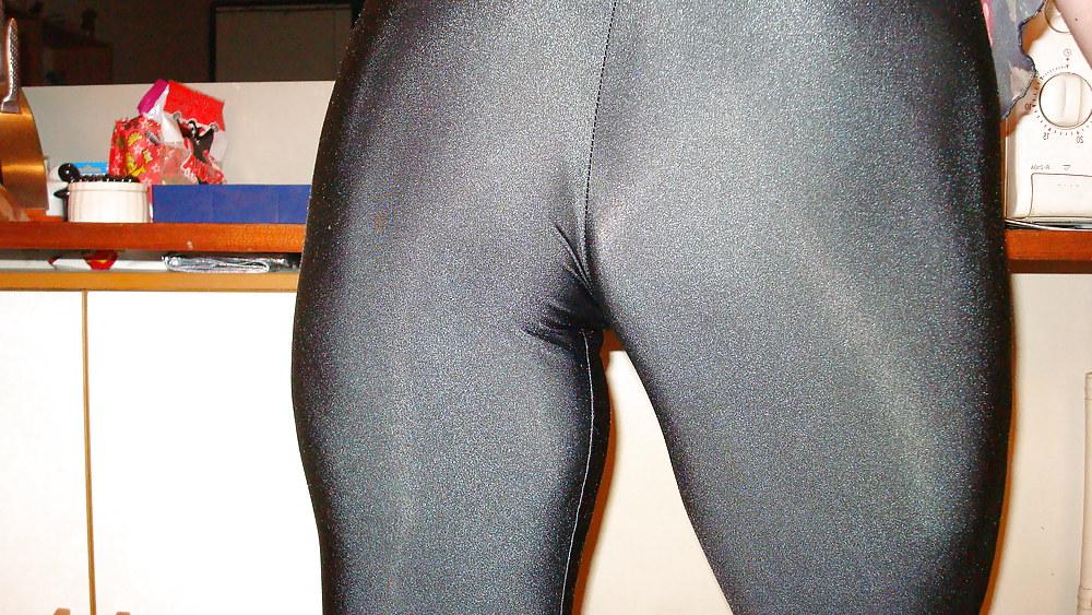 18P Wife In Tight Leggings And Panties. 