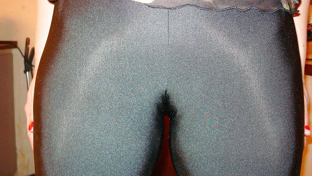 18P Wife In Tight Leggings And Panties. 