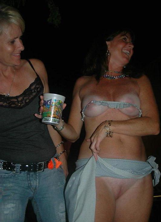 17P Show me pussy moomms 3