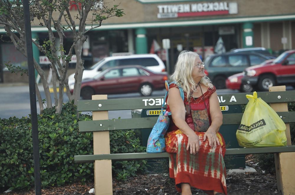 4P Old Grey Hair Granny on Bench - BBW