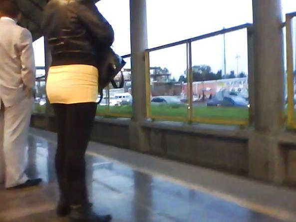 17P CANDID STREET VOYEUR CALLE PUBLIC comment aund cum over pls