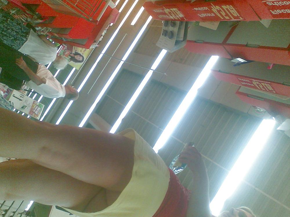 11P Upskirt In Supermarket - Romania