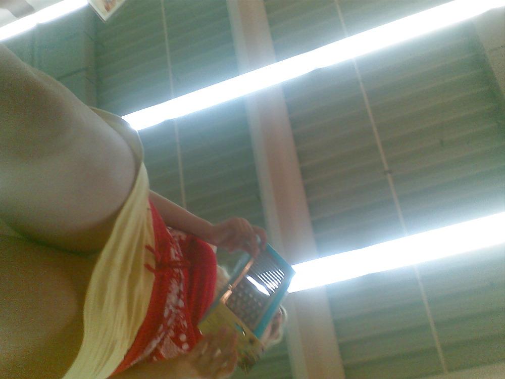 11P Upskirt In Supermarket - Romania