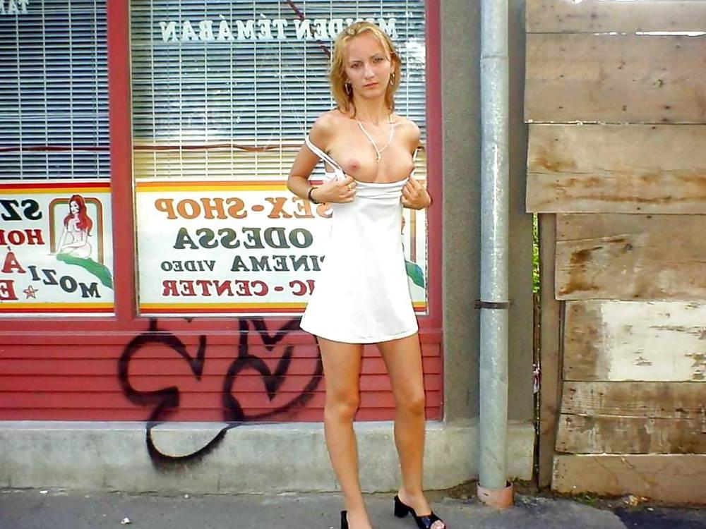 25P Flashing in a Porn Shop