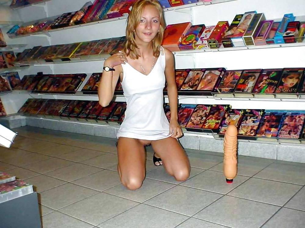 25P Flashing in a Porn Shop