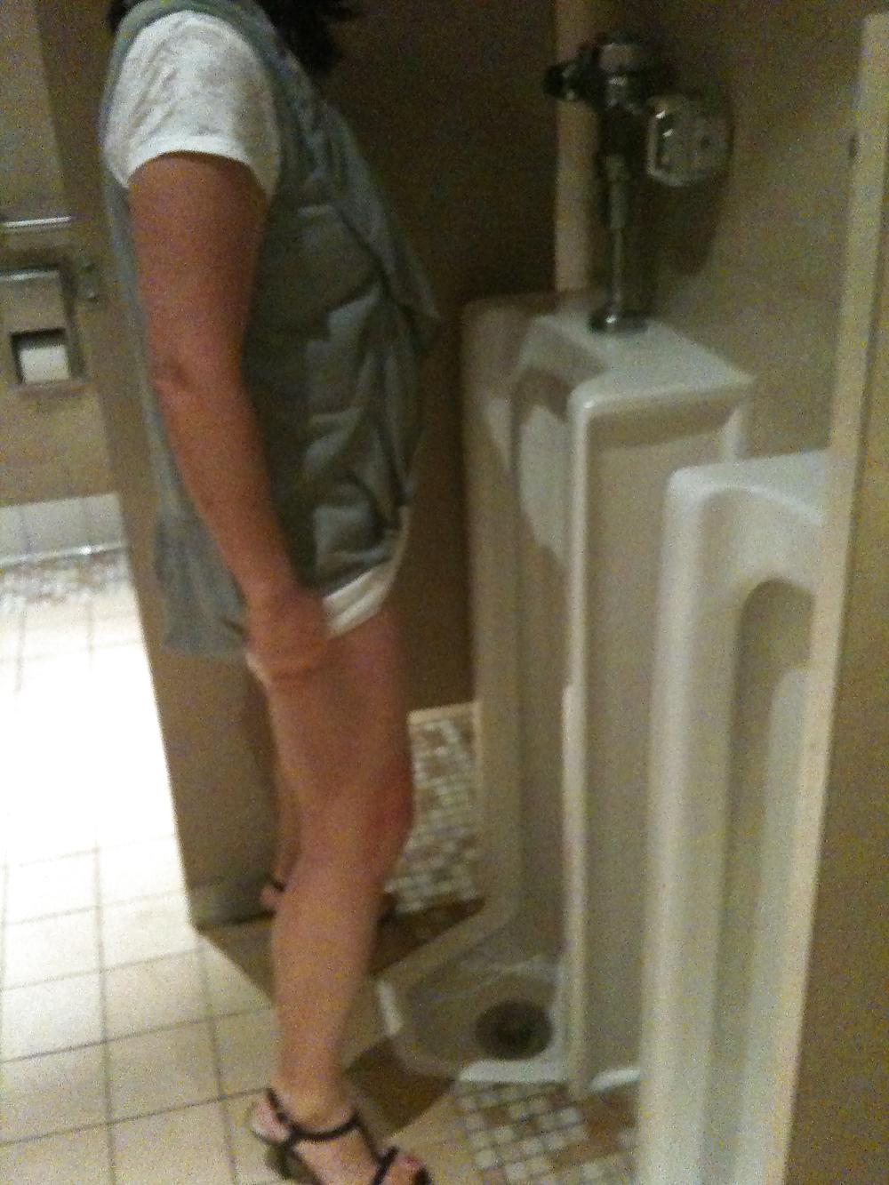 17P Hot babe pussy ass legs pretty toe beach
