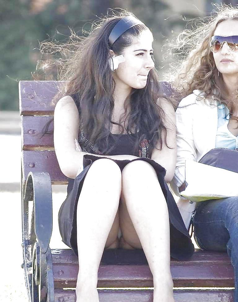 25P Upskirt White Panties