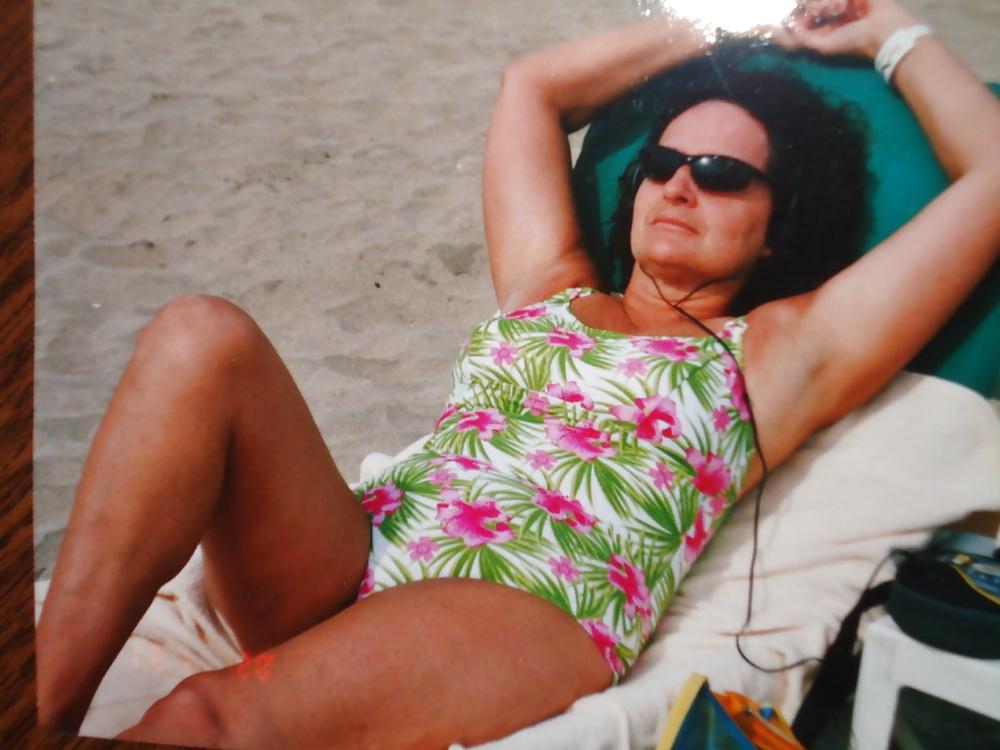 13P Mature DOMME lesbian