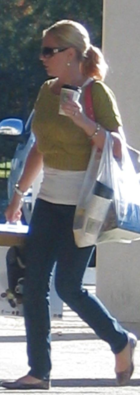 25P Girls in their summer clothes
