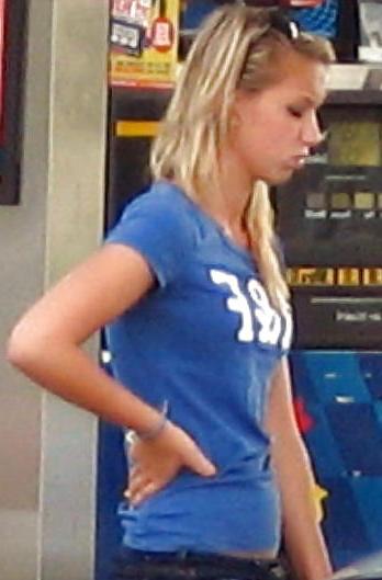 25P Girls in their summer clothes