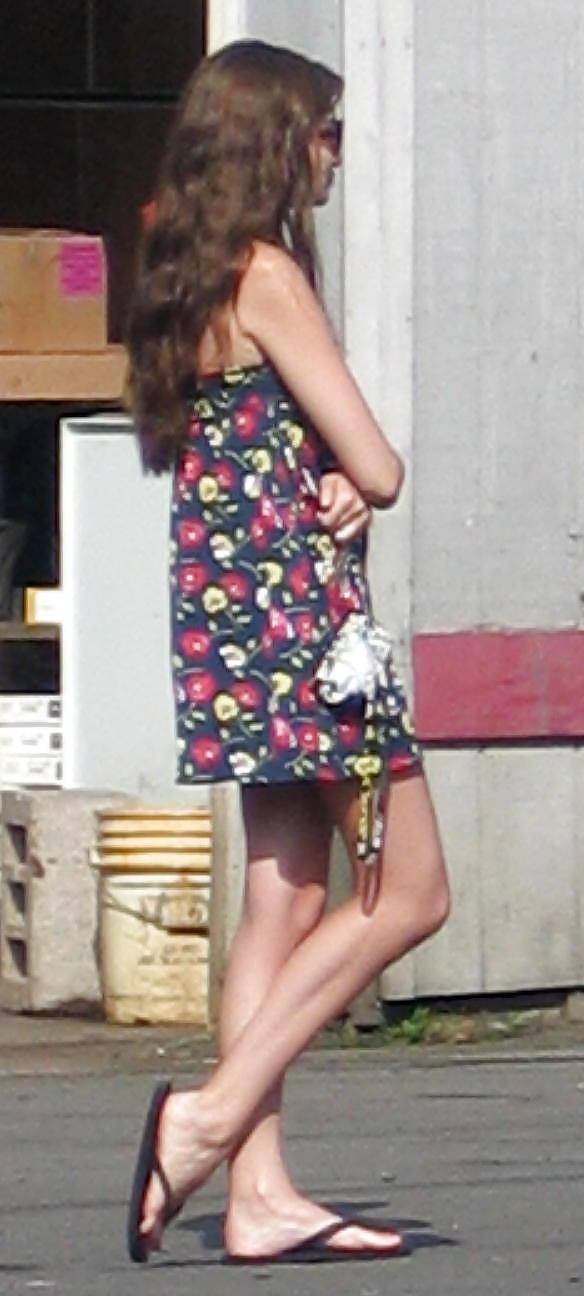 25P Girls in their summer clothes