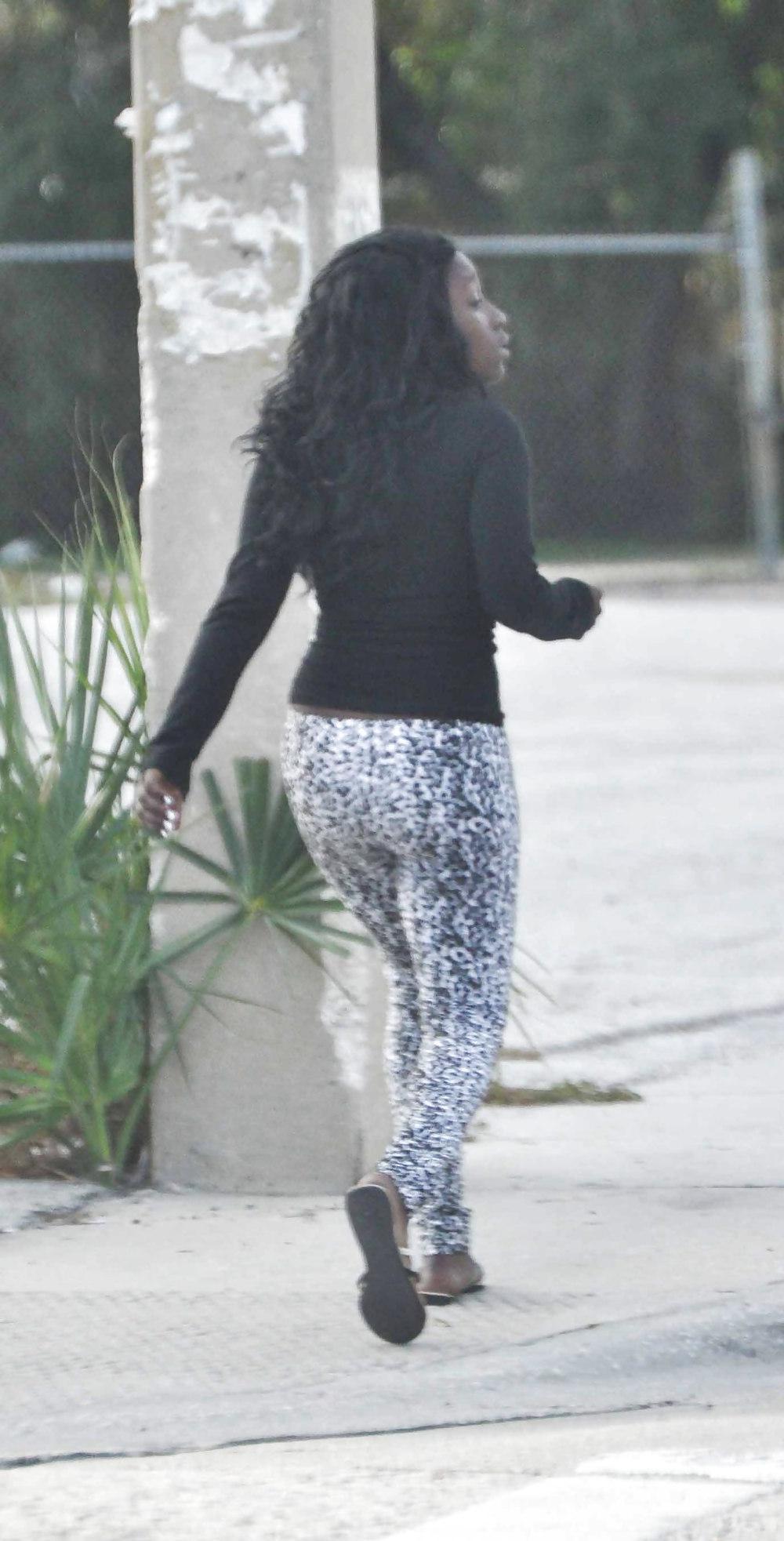 8P Random YNG Black Hooker