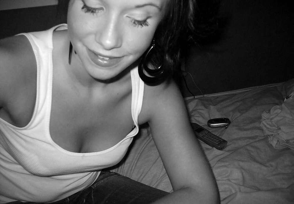 14P Add me on myflirtcrowd.com