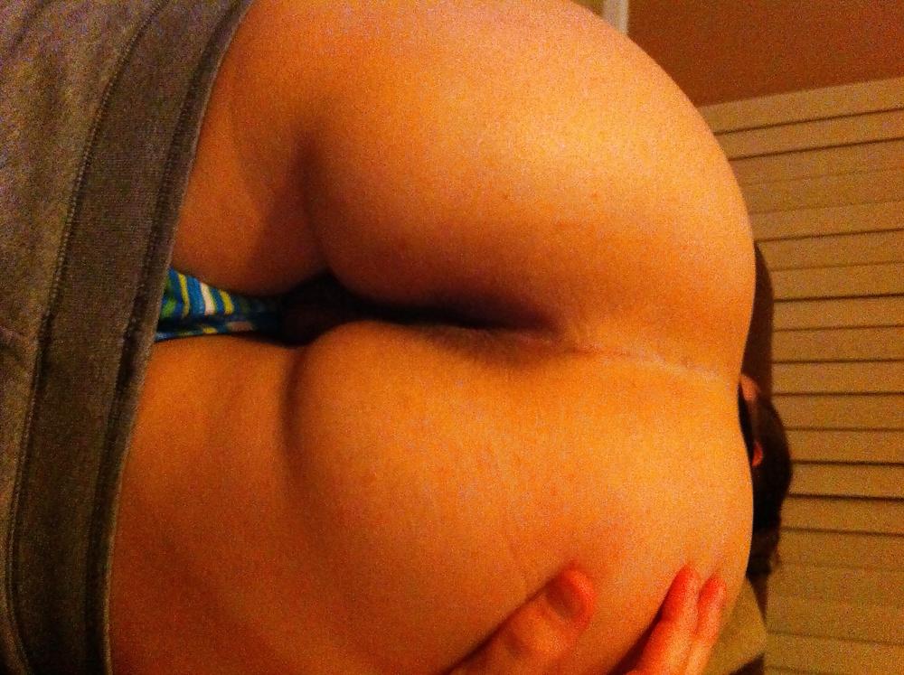 10P My Wife's Fat Ass Sneaked on my IPhone again