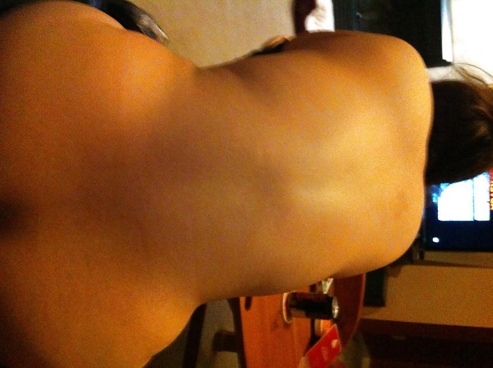 10P My Wife's Fat Ass Sneaked on my IPhone again