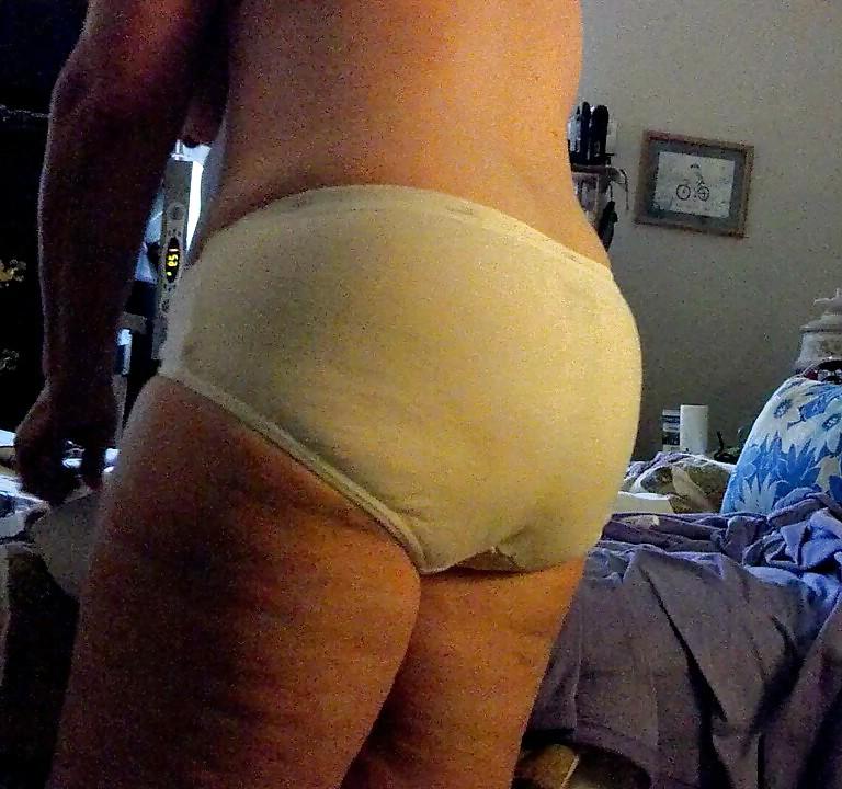 5P Wife changes and shows nipples after shower