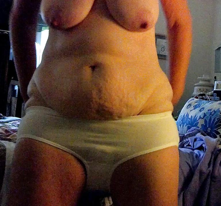 5P Wife changes and shows nipples after shower